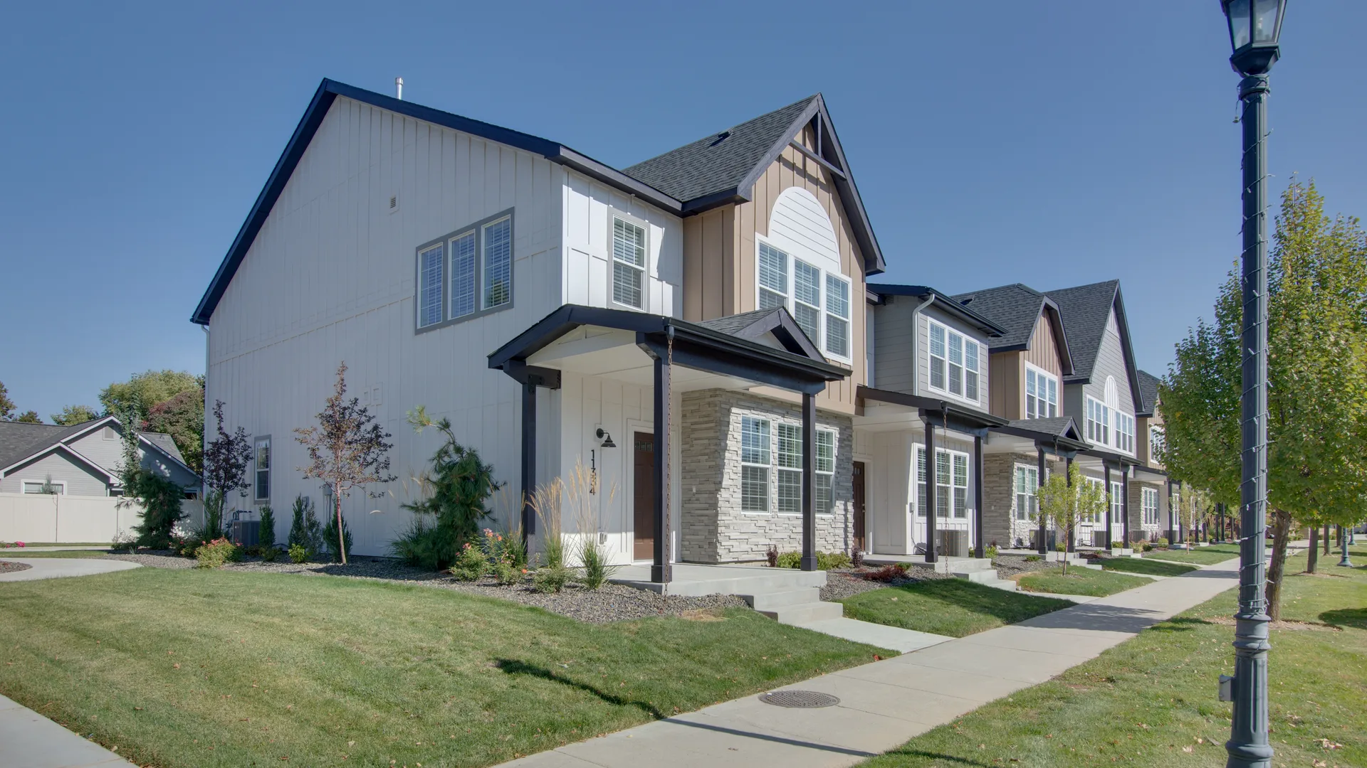 Ambleside Townhomes - 11261 Knightsbridge | CBH Homes